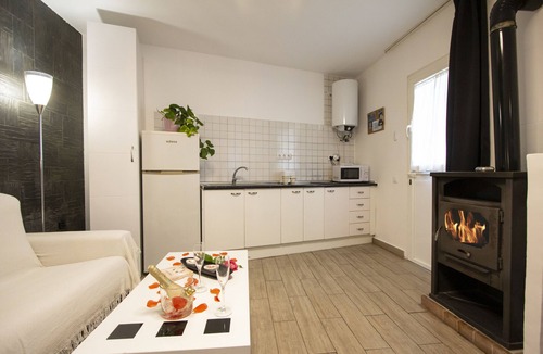 Valdelaguna Ski Chalet | La Parra: Country House for 2, with Private Pool near Chinchón