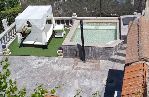 Valdelaguna Ski Chalet | La Parra: Country House for 2, with Private Pool near Chinchón