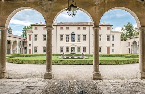 Castelgomberto Apartment | La Peschiera