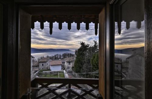 Liano-Formaga House | La Villanella - Theater Home
