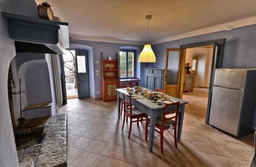 Liano-Formaga House | La Villanella - Theater Home