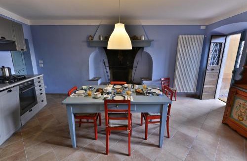 Liano-Formaga House | La Villanella - Theater Home