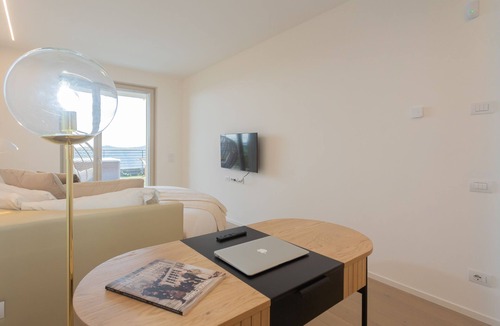 Como Apartment | La Vista Bonita - One Bedroom Apartment, Sleeps 2