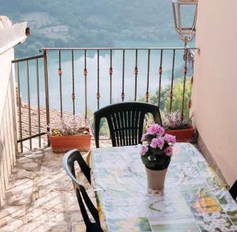 Ascrea Apartment | Lago del Turano - La Taverna con cucina open space e free WI-FI