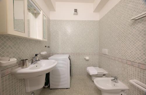 Carate Urio Apartment | [Lake View] Private Covered Parking and Terrace