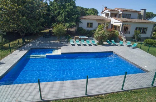 Sils Villa | Large 7 Bedrms villa in Spain, near Barcelona &15min beaches Private pool