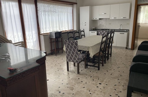 Gianola Apartment | Large apartment for 8 pers. in house Fiorita 1st floor, 10 min. walk to the sea