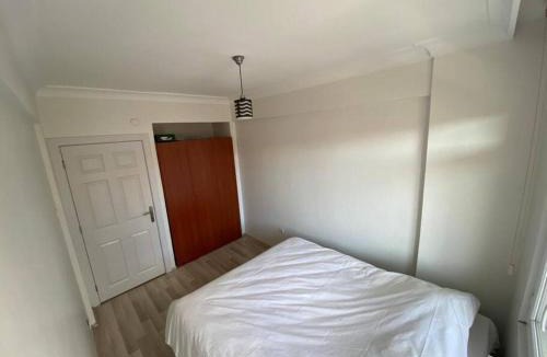 Kadikoy Apartment | Large apartment with a balcony in central Kadıköy