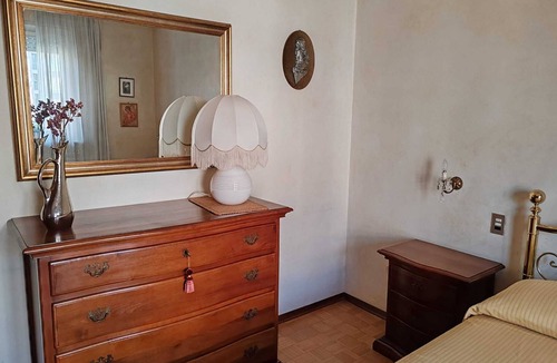 Luino House | Large downtown Luino apartment with lake views
