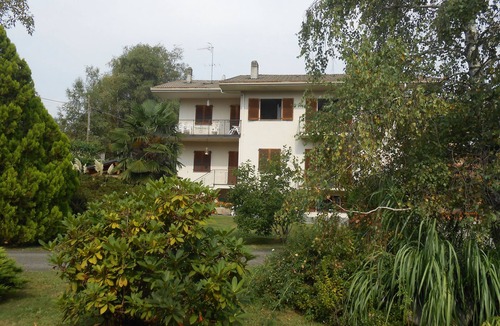 Armeno House | Large house with garden, parking space and football pitch