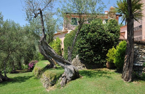Ortonovo House | LAST MINUTE OFFER! Jacuzzi pool, Sauna, A/C, WiFi, close beaches & 5 Terre