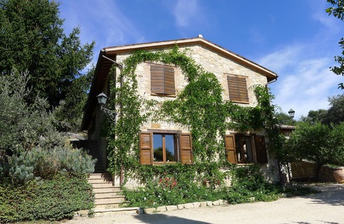 Monte Castello di Vibio Villa | Le Favette - spacious holiday home with Pool, Golf & stunning Umbrian Views