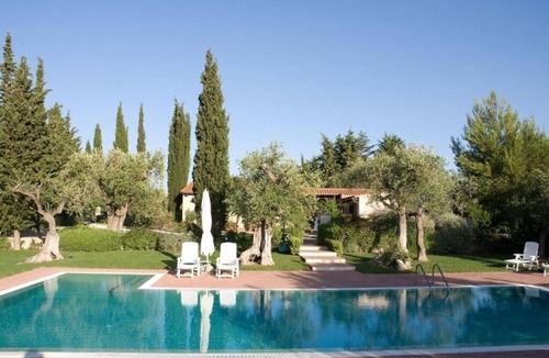 Conversano Villa | Leralora House - Olive Tree. Elegant villa with swimming pool, a stone's throw from the sea