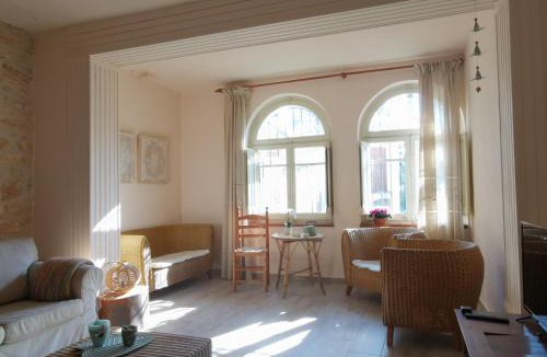 Tivissa House | Les violetes