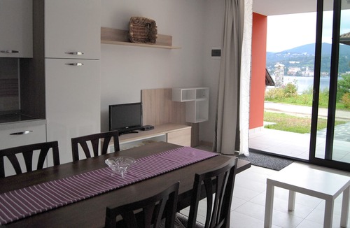 Pella Apartment | "Lilla" apartment in villa with lake view, parking and private beach