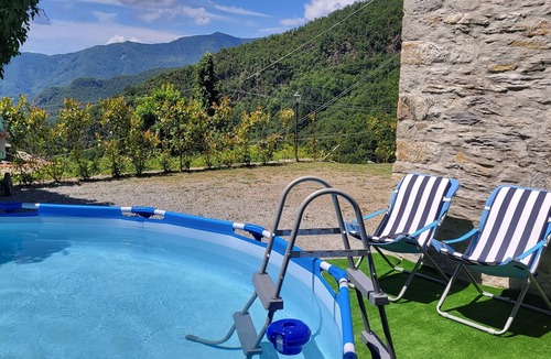 Borzonasca House | Looking for a dip into the past?Here is the typical country house that can give you that!