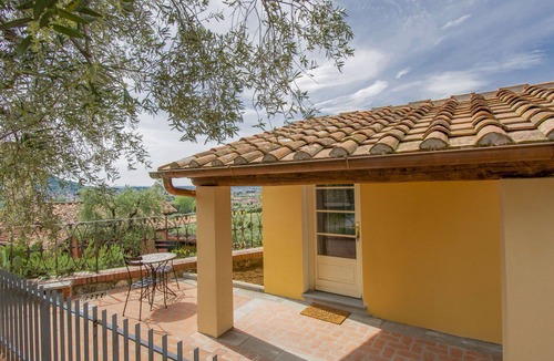 Pieve a Nievole Apartment | Lovely apartment for 2 guests with A/C, WIFI, hot tub, pool, TV, patio and pets allowed
