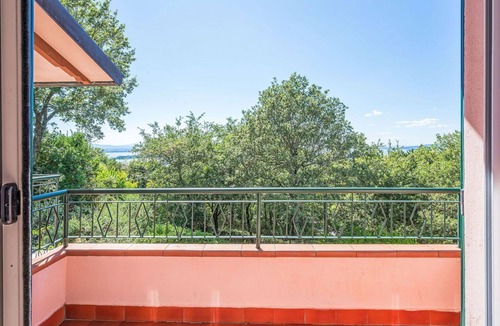 San Feliciano Apartment | Lovely apartment for 4 guests with pool, A/C, WIFI, TV, patio and pets allowed