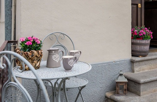 Prali Apartment | Lovely apartment for 4 people with WIFI, TV, patio, pets allowed and parking