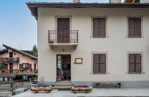 Prali Apartment | Lovely apartment for 4 people with WIFI, TV, patio, pets allowed and parking