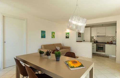 San Carlo Apartment | Lovely apartment for 6 people with TV, terrace and pets allowed