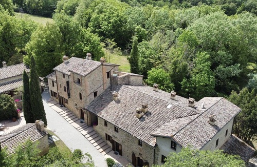 Umbertide Villa | Lovely apartment in villa for 8 guests with WIFI, pool, A/C, TV, veranda and panoramic view