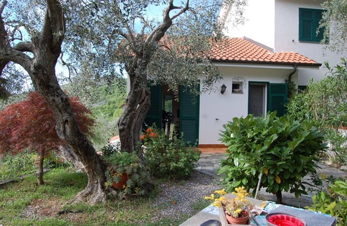 Diano Arentino House | Lovely house with sea view, parking and garden for peaceful naps.