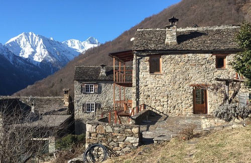 Valleggia House | Lovingly restored traditional house at the fringe of an ancient village