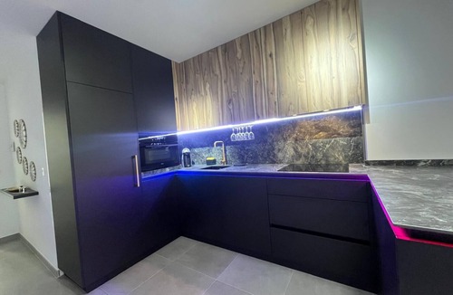 Adra Apartment | Lujo en el centro con parking privado 2
