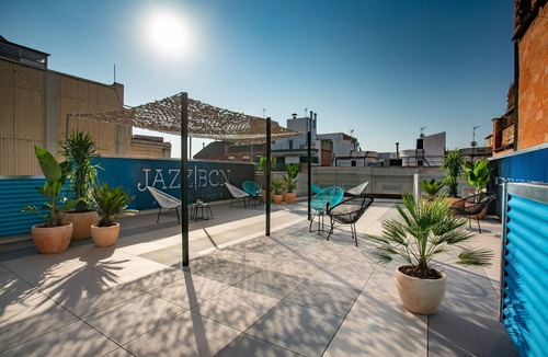 El Camp de l'Arpa del Clot Apartment | Luminous and modern Apartment in Example