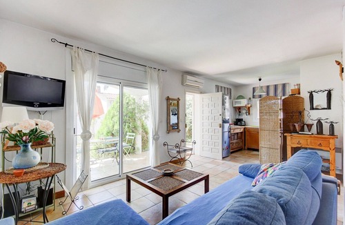 El Mas Bosca House | Lush apartment with view