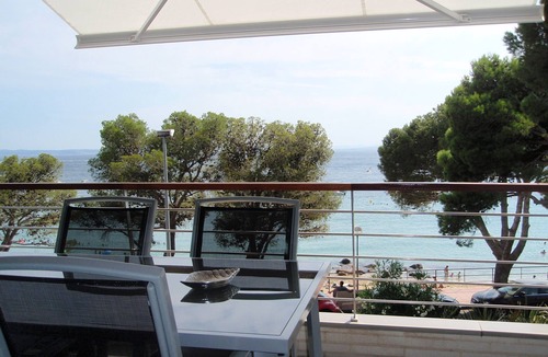 Almadraba-Canyelles Apartment | Luxurious apartment in front of the beach, pool, parking and spectacular views