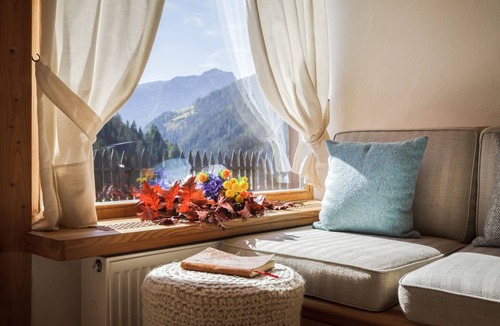La Valle Ski Chalet | Luxurious Chalet with Jacuzzi, Dreamlike Interior, Wi-Fi and Garden