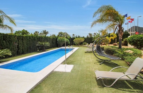 El Beal Villa | Luxuriuos 4 Bedroom Villa with Private Pool and Tennis and Paddle courts
