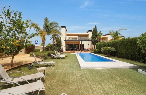 El Beal Villa | Luxuriuos 4 Bedroom Villa with Private Pool and Tennis and Paddle courts