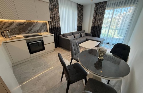 Tosmur Belediyesi Apartment | Luxury 1+1 Bedroom Apartment in Alanya 5 Min Walk to Beach Pool, Spa & Security