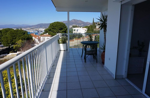 Almadraba-Canyelles Apartment | Luxury apartment by the sea with stunning views!