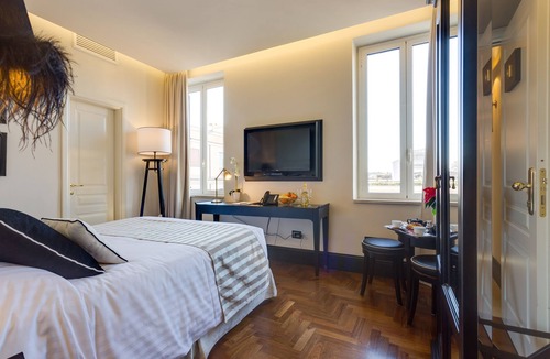 Celio Bed & Breakfast | Luxury B&B room at Colosseum bathroom ensuite