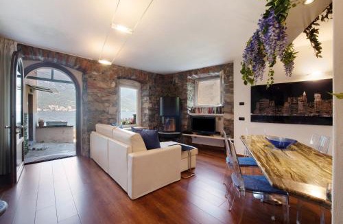 Lezzeno House | Luxury Lakefront Property