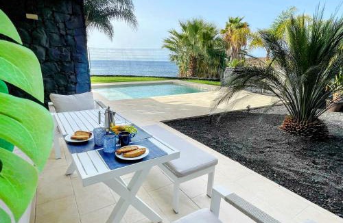 Complejo turistico Amarilla Golf Villa | Luxury Oceanview Villa de Nava with heated private pool