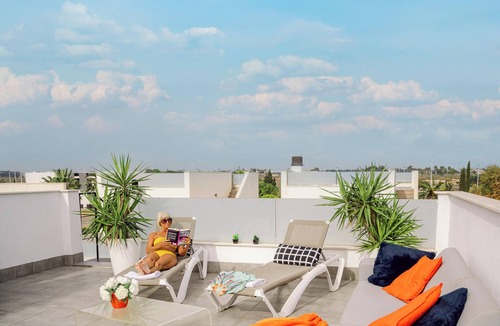 Los Cuarteros Villa | Luxury Villa Pool, 10 mins Walk to Beach & Golf near by