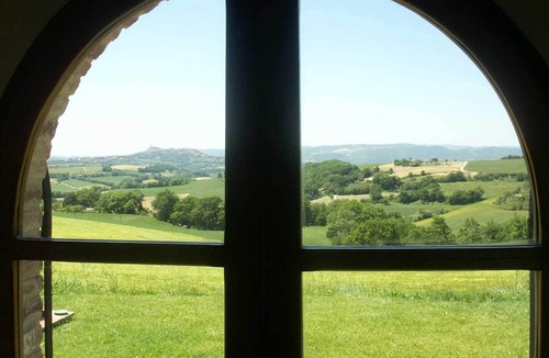 Loreto Villa | Luxury villa for 8 - 16, pool & guest cottages. Maid service, great view of Todi