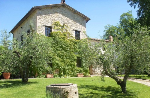 Loreto Villa | Luxury villa for 8 - 16, pool & guest cottages. Maid service, great view of Todi