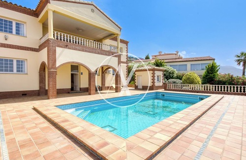 Palau-Saverdera Villa | Luxury villa for vacation rental