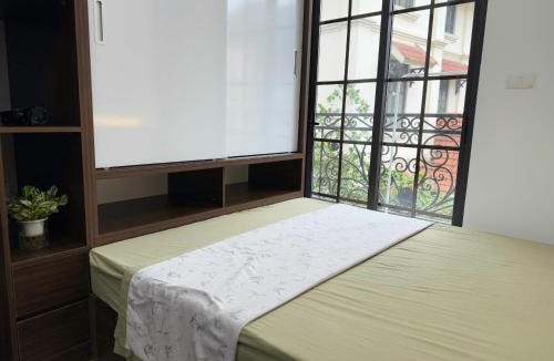 Tay Ho Bed & Breakfast | Ly Apartment
