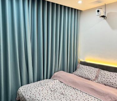 Tay Ho Bed & Breakfast | Ly Apartment