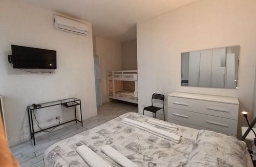 Villa San Giovanni Apartment | M1 Sesto Marelli Holiday Home