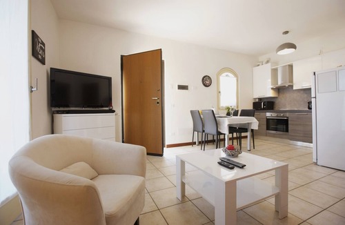 Carciano Apartment | Magnificent apartment in the dépendance of a prestigious art nouveau villa with pool