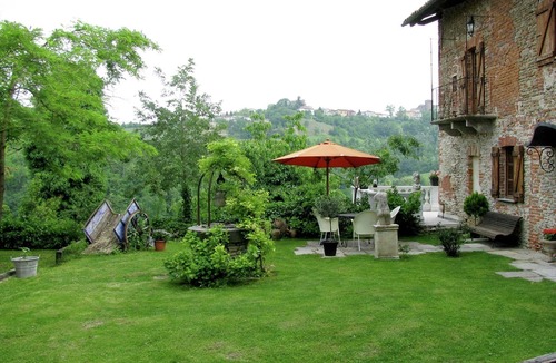 Bastia Mondovi Villa | Mansion in Langhe Hills with Pool