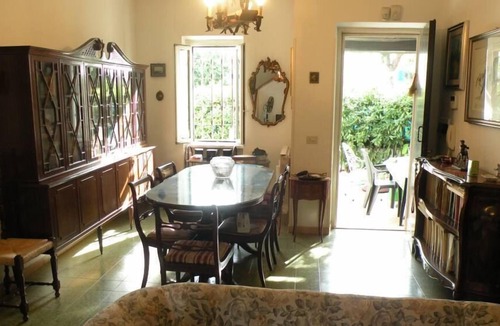Cerenova Villa | Marina Di Cerveteri: Cottage by the sea: Marina di Cerveteri Cerenova